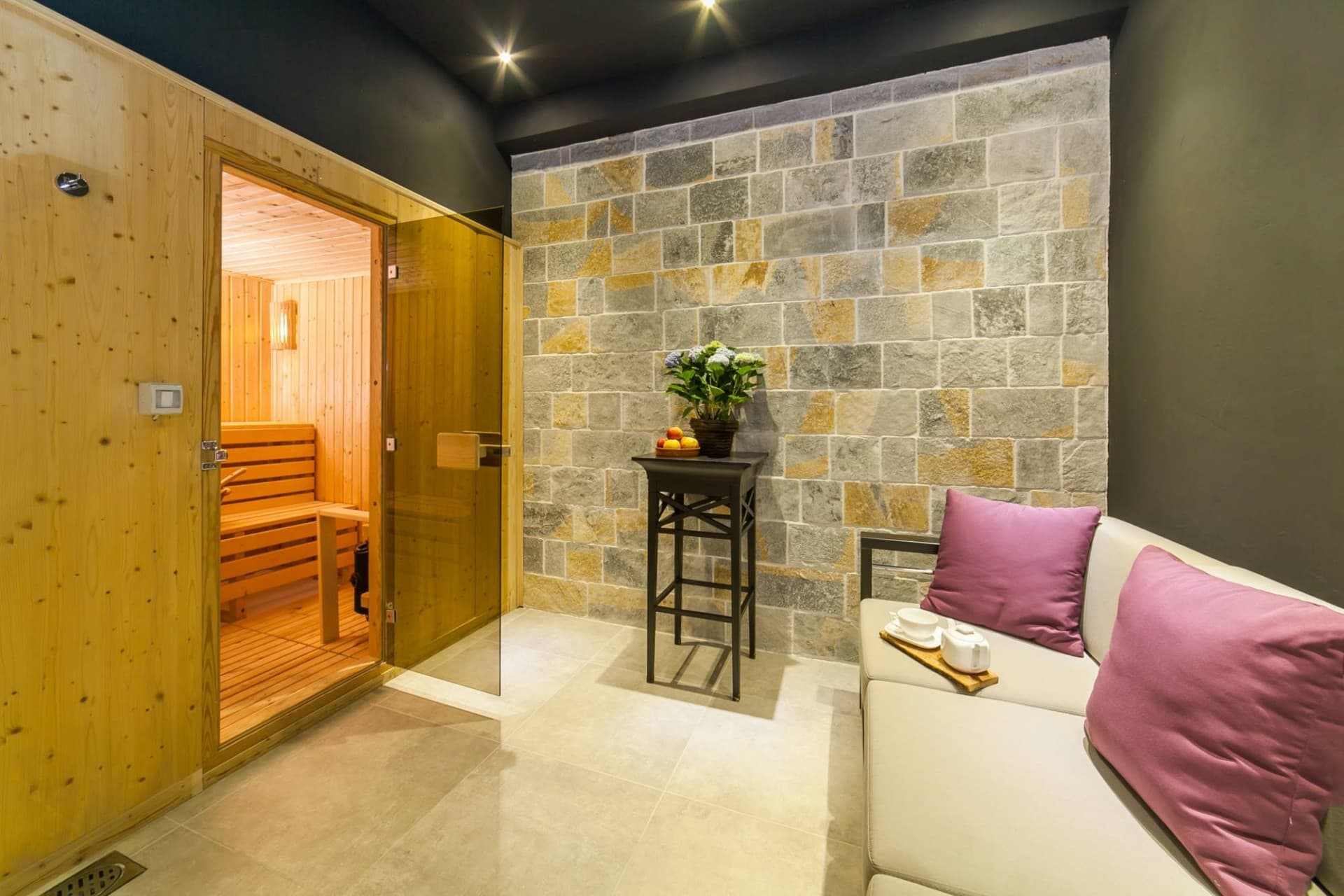 Hotel in Kotor - Photo 11