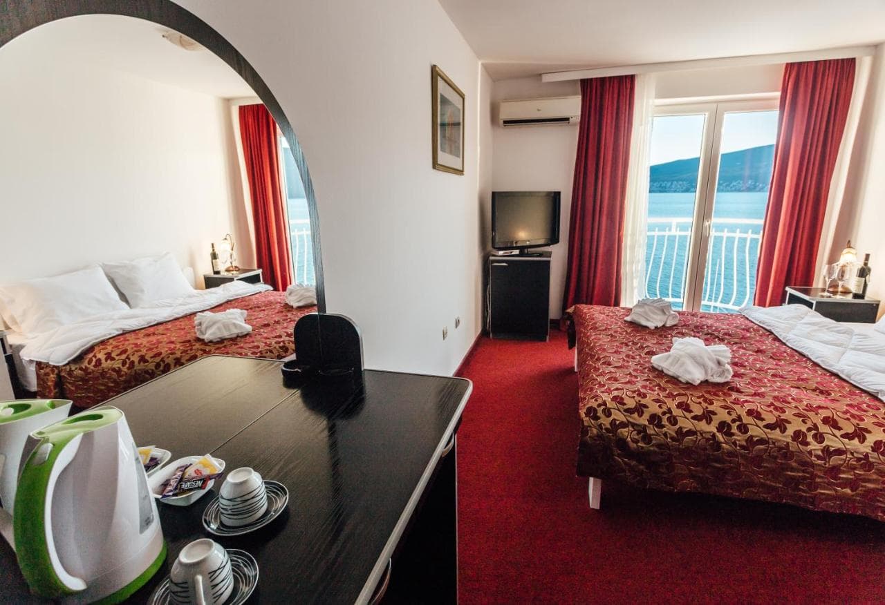 Hotel in Bijela - Photo 6