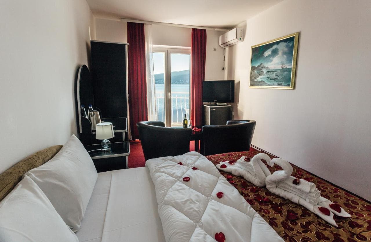Hotel in Bijela - Photo 4