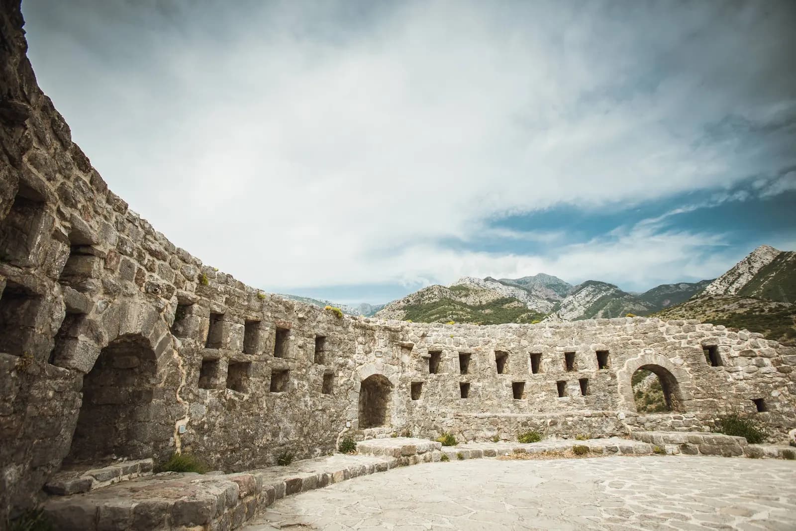 Tesoros Artísticos y Arqueológicos de Montenegro