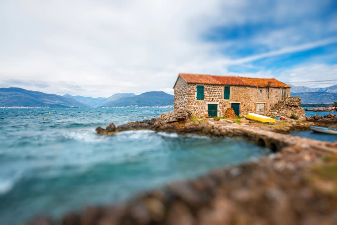 Bjelila: Retiro Costero Tranquilo en la Península de Luštica de Montenegro