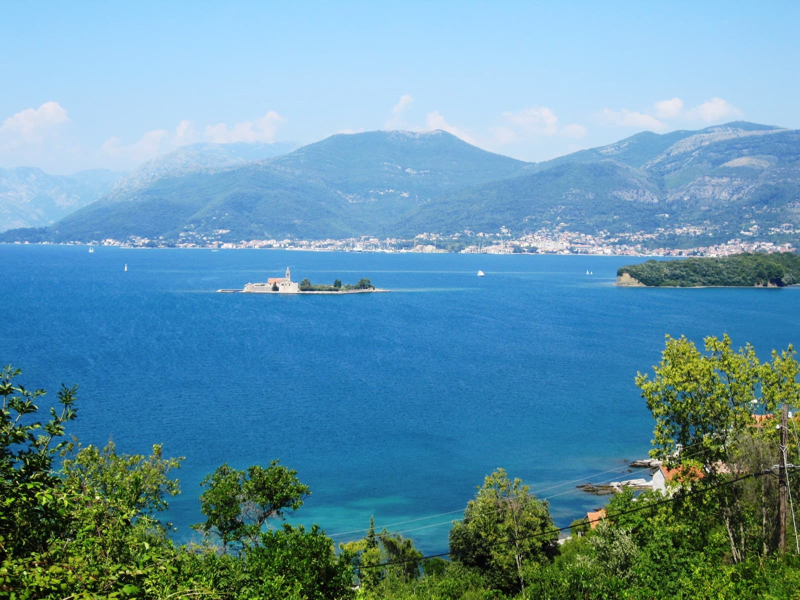 Krašići in 2026: Bus Times, Shore Access and Car-Free Stays