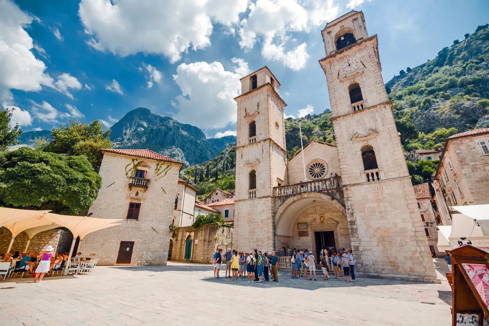 Guía Completa de Kotor, Montenegro: Ciudad Vieja, Fortaleza y Más Allá